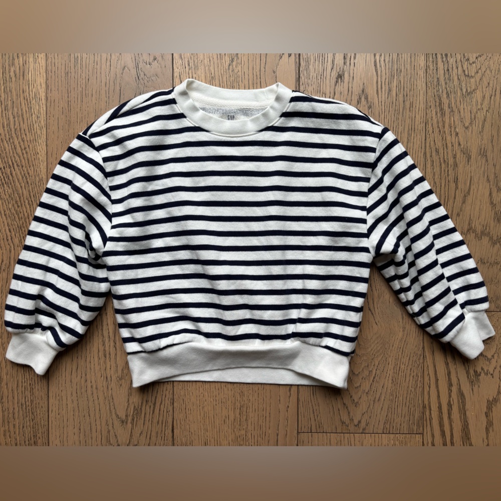 GAP Girls Black and White Striped Sweatshirt, Never Worn, Size Small (6-7)
